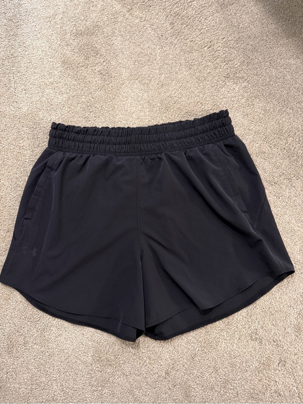Women’s Under Armor black size Large athletic shorts